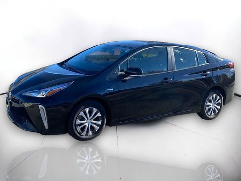 Used 2022 Toyota Prius XLE image 2