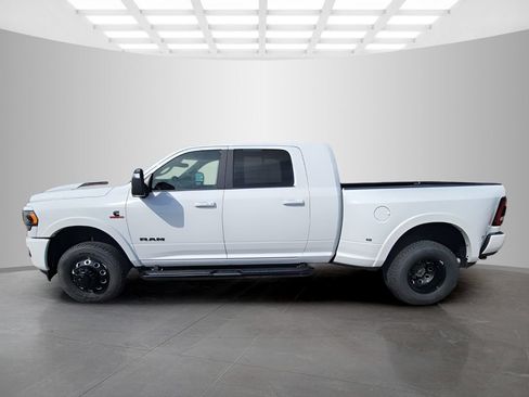 Used 2024 RAM 3500 Limited AWD/4WD image 2