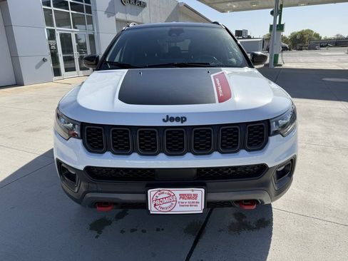 Used 2024 Jeep Compass Trailhawk AWD/4WD image 3