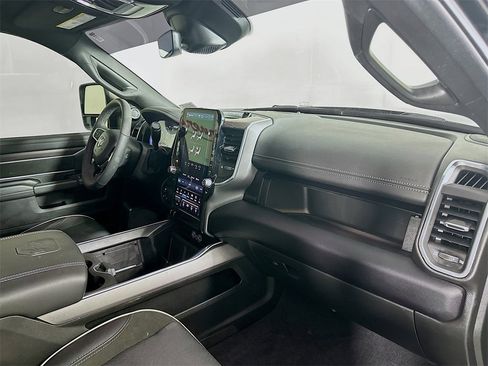 Used 2025 RAM 3500 Laramie image 32