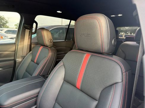 Used 2026 Chevrolet Traverse RS FWD image 18