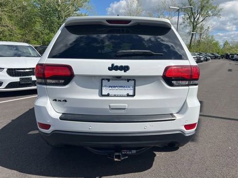 Used 2018 Jeep Grand Cherokee Laredo AWD/4WD image 32