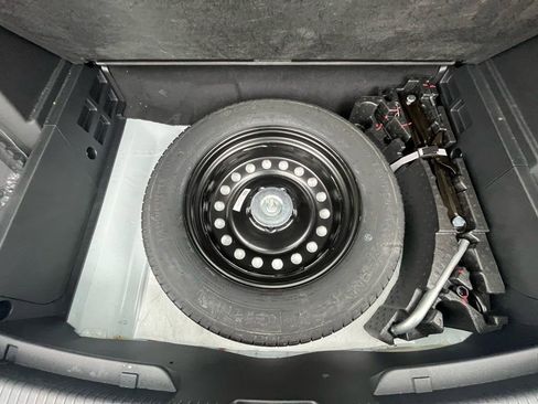 Certified 2022 Volkswagen Atlas Cross Sport SE image 30