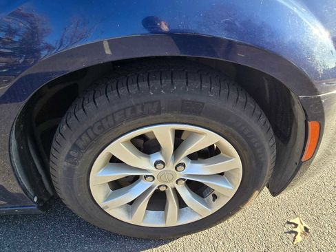 Used 2015 Chrysler 300 Limited image 23