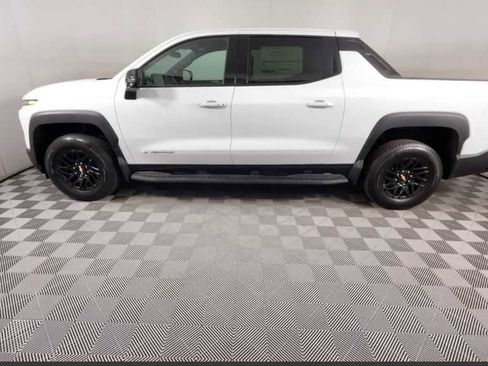New 2025 Chevrolet Silverado EV LT image 8