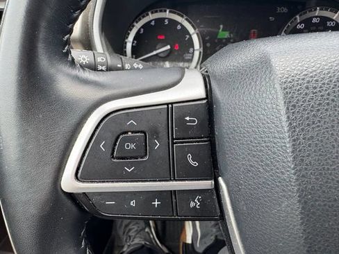 Used 2022 Toyota Highlander XLE AWD/4WD image 22
