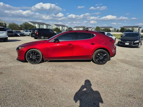 Used 2021 MAZDA MAZDA3 Premium Plus image 2