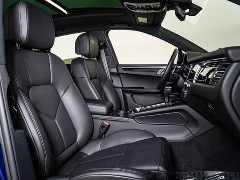 Certified 2026 Porsche Macan AWD/4WD image 15