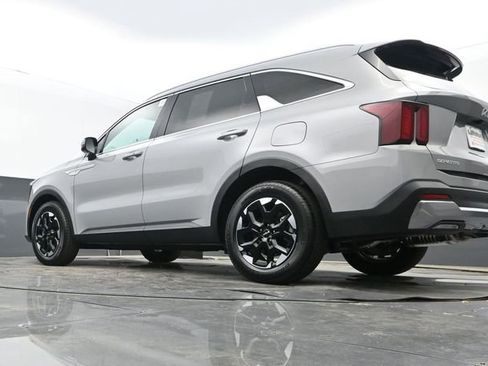 Used 2025 Kia Sorento S w/ Panoramic Sunroof Package FWD image 25