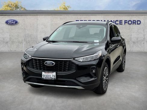 Certified 2023 Ford Escape SE FWD image 2