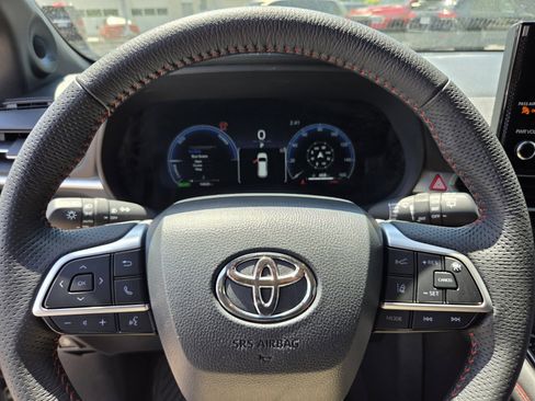 Used 2025 Toyota Sienna XSE w/ XSE Plus Package AWD/4WD image 23