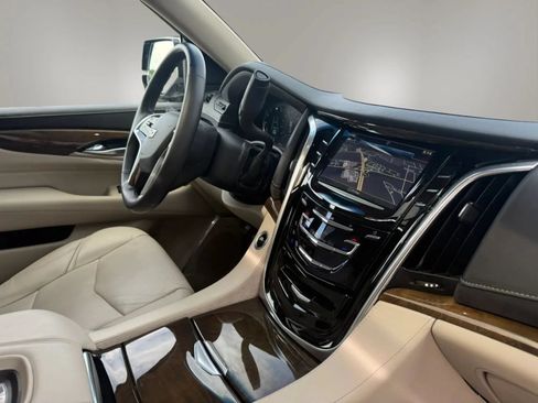 Used 2019 Cadillac Escalade ESV Luxury AWD/4WD image 66