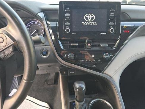 Used 2022 Toyota Camry SE w/ Convenience Package image 7