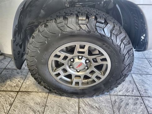 Used 2019 Toyota 4Runner SR5 image 10