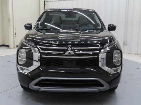 New 2025 Mitsubishi Outlander SE image 8