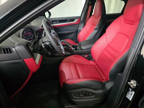 Certified 2025 Porsche Cayenne Coupe image 5