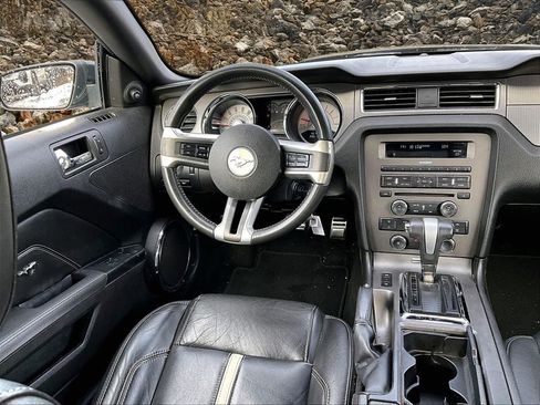 Used 2010 Ford Mustang GT image 5