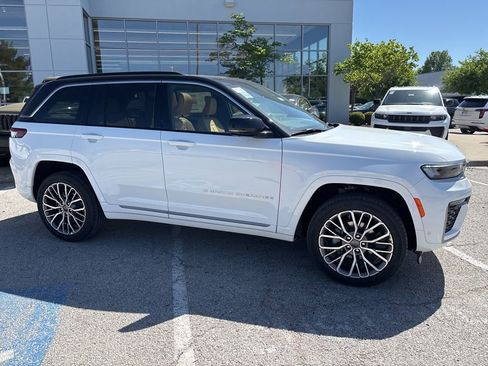 New 2026 Jeep Grand Cherokee Summit AWD/4WD image 35