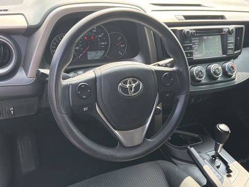 Used 2016 Toyota RAV4 LE FWD image 17