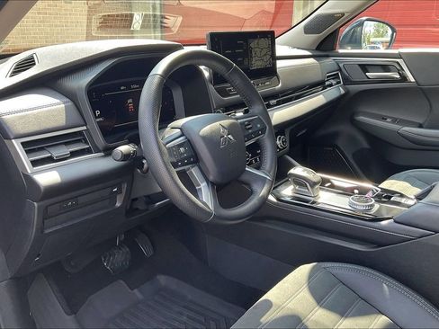Used 2025 Mitsubishi Outlander SE AWD/4WD image 13
