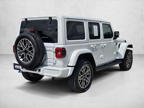 Used 2022 Jeep Wrangler Unlimited Sahara image 5