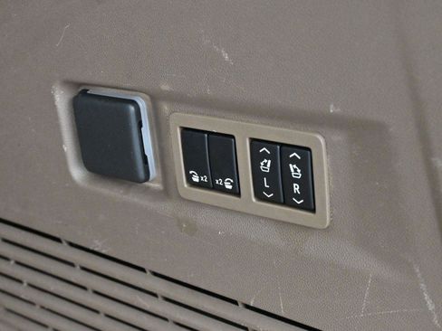 Used 2022 GMC Yukon Denali image 11