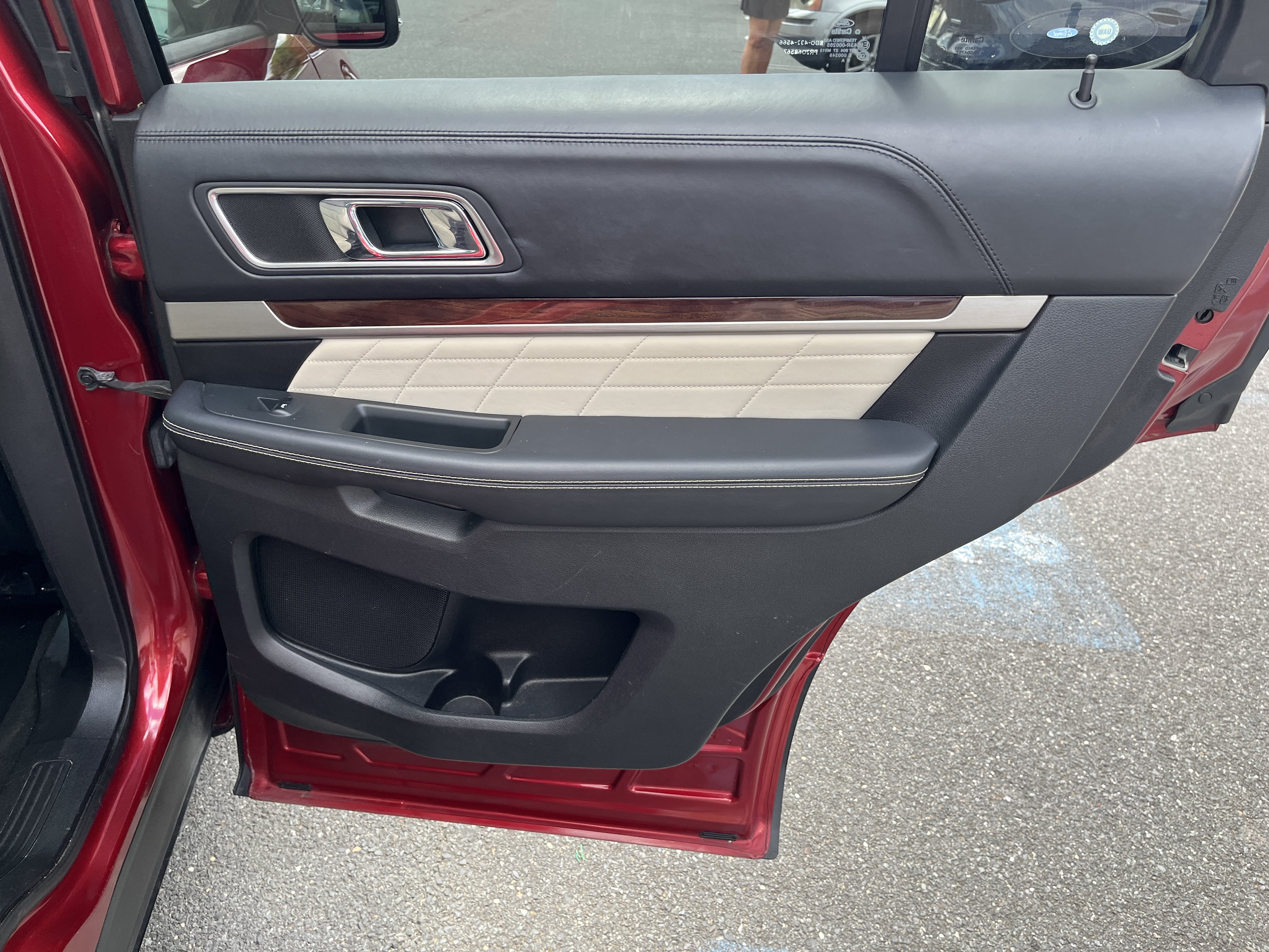 Used 2016 Ford Explorer Platinum AWD/4WD image 39