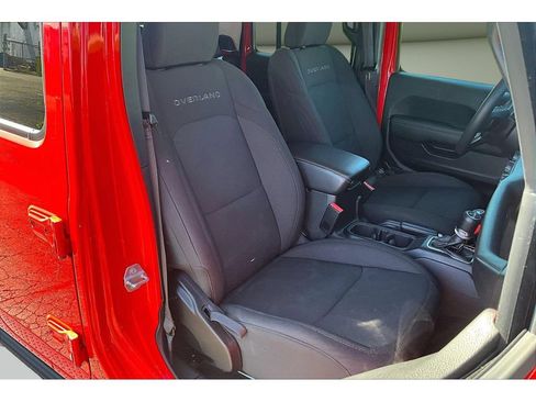 Used 2023 Jeep Gladiator Overland AWD/4WD image 9
