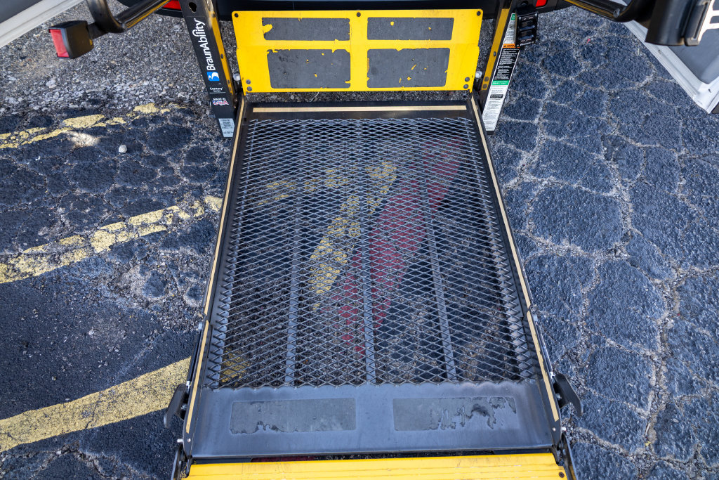 Used 2018 Ford Transit 150 XL RWD image 19