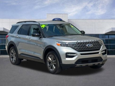 Used 2024 Ford Explorer XLT w/ Equipment Group 202A AWD/4WD image 2