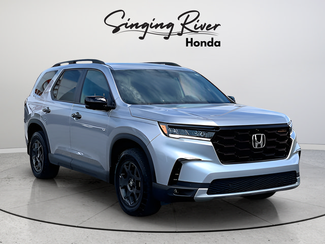 Used 2025 Honda Pilot TrailSport image 1