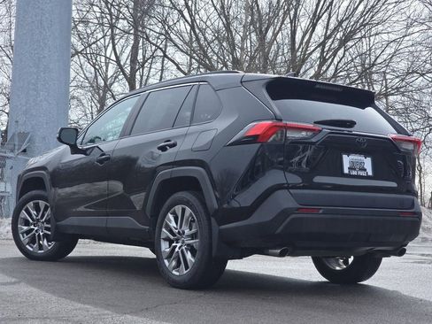 Used 2020 Toyota RAV4 XLE Premium image 13