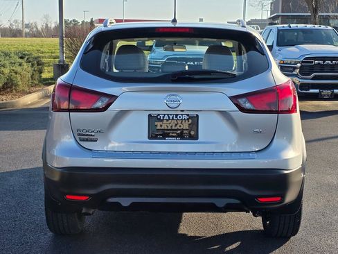 Used 2018 Nissan Rogue Sport SL image 6
