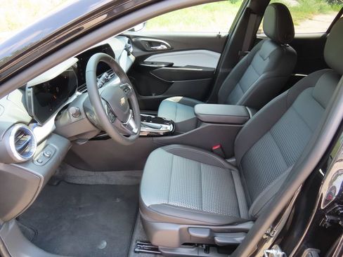 New 2026 Chevrolet Trax LT w/ LT Convenience Package FWD image 20