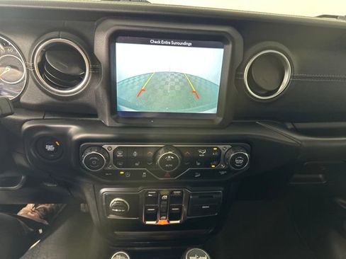 Used 2019 Jeep Wrangler Unlimited Sahara w/ Uconnect 4C Nav & Sound Group image 23