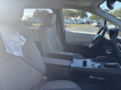 New 2025 Toyota Sienna XLE image 35