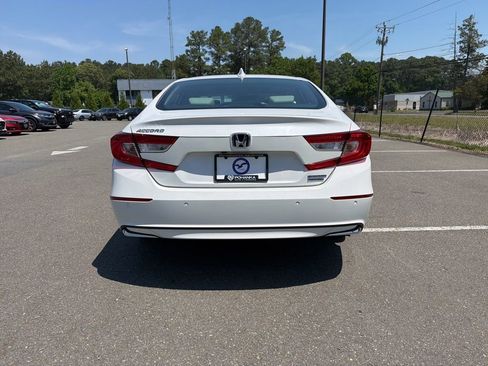 Used 2022 Honda Accord Touring image 9