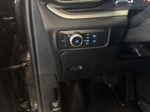 Used 2020 Ford Explorer XLT w/ Equipment Group 202A AWD/4WD image 10