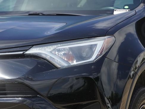 Used 2018 Toyota RAV4 XLE w/ Plus Extra Value Package FWD image 5