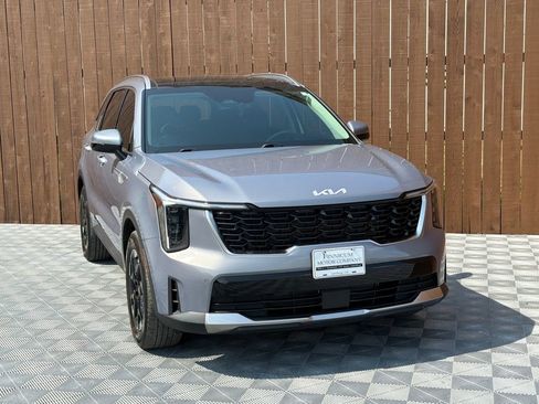 Used 2024 Kia Sorento S w/ Panoramic Sunroof Package FWD image 10