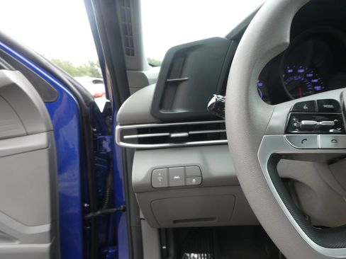 Used 2023 Hyundai Elantra SEL FWD image 15