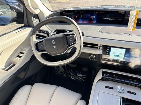 New 2025 Lincoln Navigator L Reserve image 14