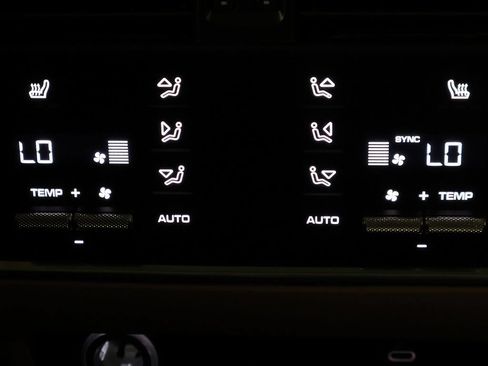 Used 2022 Porsche Cayenne Platinum Edition AWD/4WD image 35