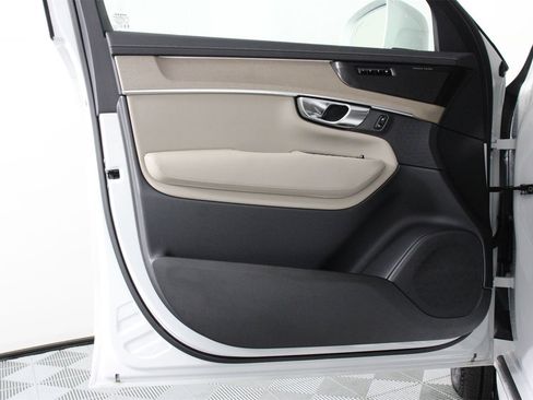 Certified 2025 Volvo XC90 B6 Plus w/ Protection Package Premier image 17