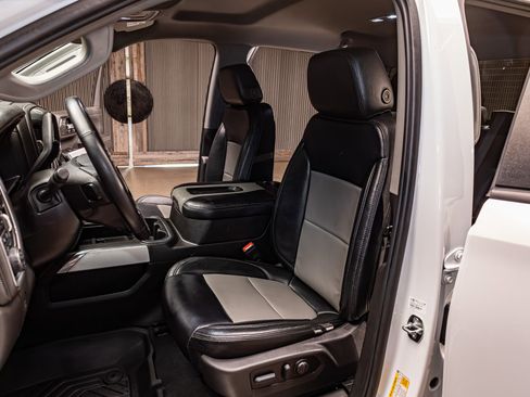 Used 2022 Chevrolet Silverado 1500 RST w/ LPO, Blackout Package image 19