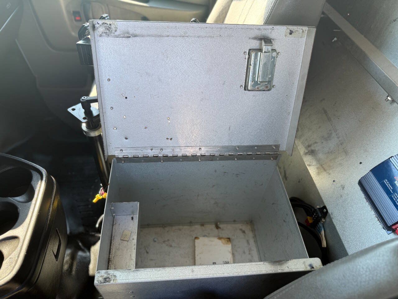 Used 2015 Chevrolet Express 2500 RWD image 18