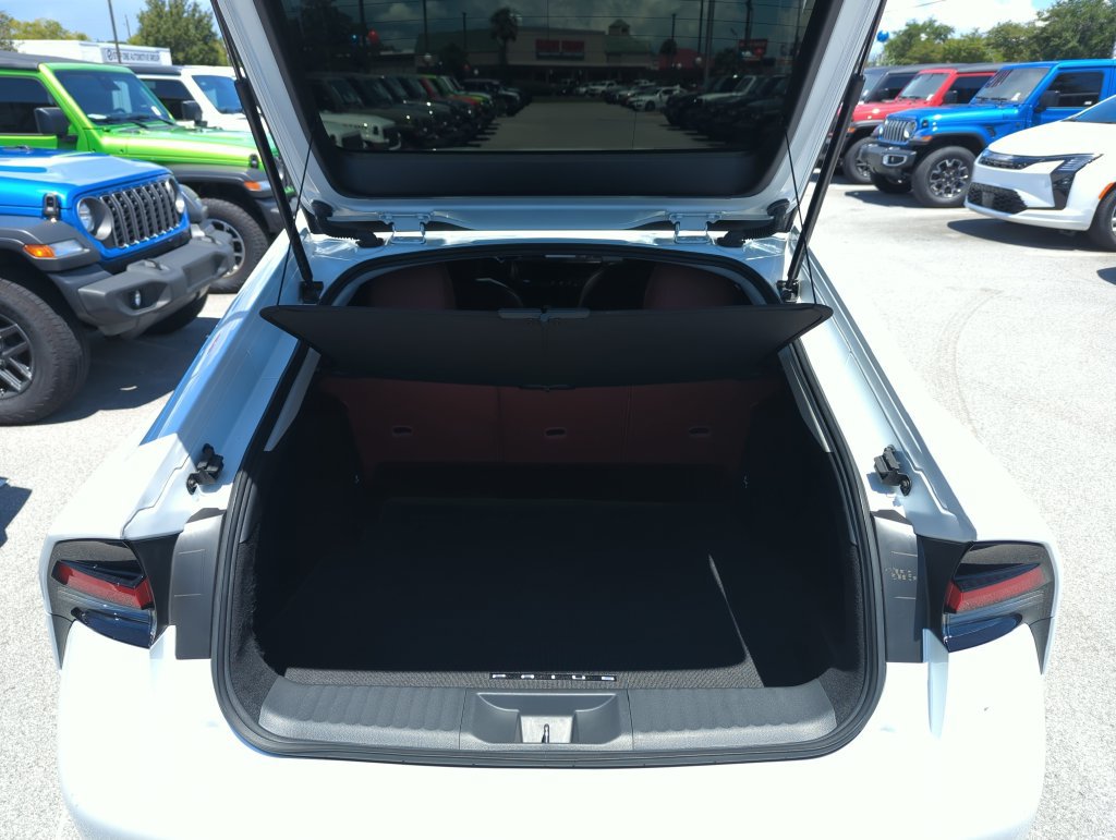 Used 2025 Toyota Prius LE FWD image 27