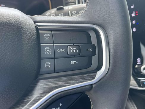 Used 2024 Jeep Wagoneer L Series II w/ Flexible Seating Group AWD/4WD image 24