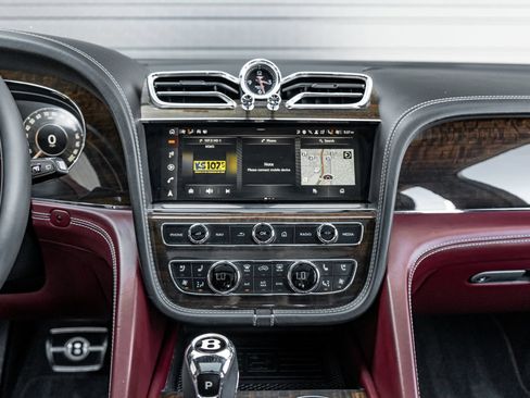 Certified 2024 Bentley Bentayga AWD/4WD image 32