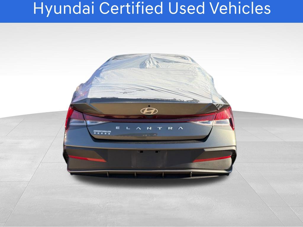 Used 2025 Hyundai Elantra SE FWD image 12